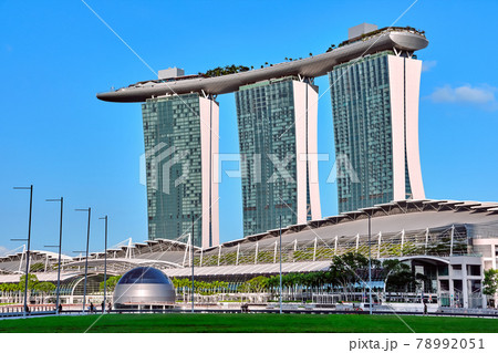 Iconic view of Marina Bay Sands and Shoppes mall in Marina bay on sunny day. Famous landmarks of Singapore city-state. Iconic view of Marina Bay Sands and Shoppes mall in Marina bay on sunny day. Famous landmarks of Singapore city-state. 78992051