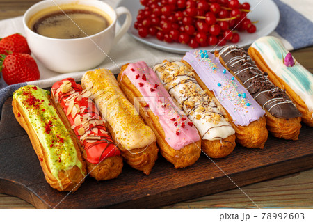 Eclair cake close up on wooden table 78992603