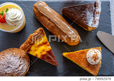 ケーキの盛り合わせ 78992976