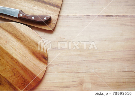 wooden chopping board on table top down wooden chopping board on table top down 78995616