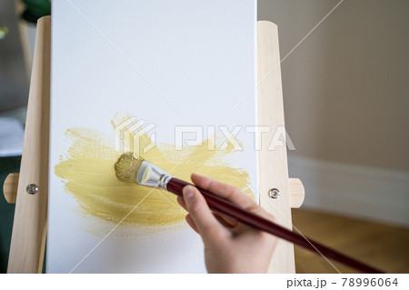The artist paints a picture with a brush, a close-up. Abstract drawing The artist paints a picture with a brush, a close-up. Abstract drawing 78996064