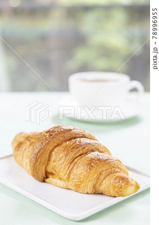 おいしいクロワッサンとカフェオレのモーニング おいしいクロワッサンとカフェオレのモーニング 78996955