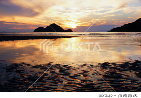 広川町西広海岸の夕景　リフレクション　和歌山県有田郡広川町 78998830