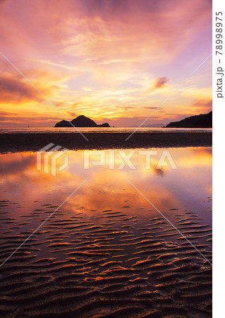広川町西広海岸の夕景　リフレクション　和歌山県有田郡広川町 78998975