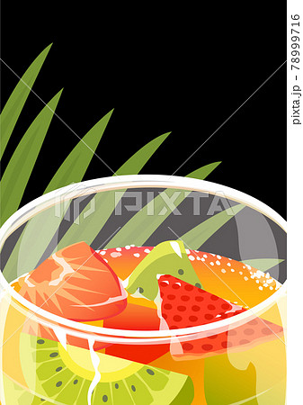 Refreshing summer cocktail with strawberries and kiwi 78999716