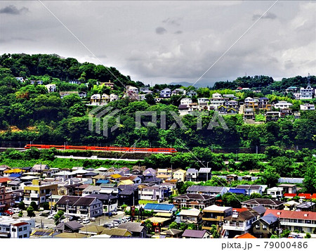 【神奈川】山道から眺める、ロマンスカー[1] 79000486