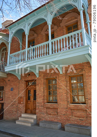 Authentic architecture of a cozy area of the old city of Tbilisi 79006196