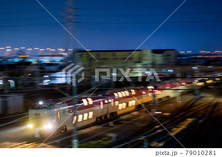 【夜行列車】夜景を疾走するサンライズ瀬戸・出雲 79010281