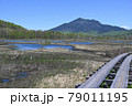 池塘に映る燧岳 79011195