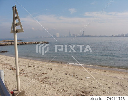 遠くに見える福岡市内｜能古島｜海 79011598