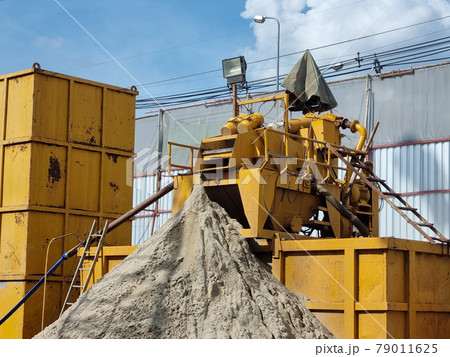Cranes on the construction site area industry machine of drilling piles Cranes on the construction site area industry machine of drilling piles 79011625