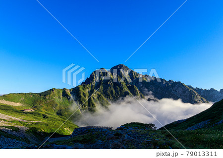 青空と早朝の剣岳 青空と早朝の剣岳 79013311