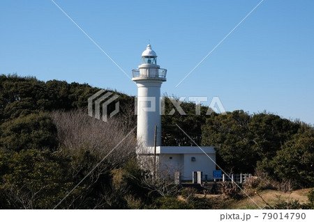 青空の下にたたずむの白い灯台　太東埼灯台（千葉県いすみ市）の写真素材 79014790