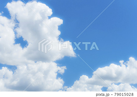 青空と雲の背景素材のイラスト素材