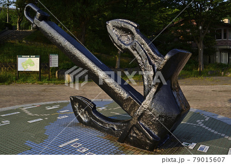 関門橋のたもとにあるノーフォーク広場のいかりのモニュメント 79015607