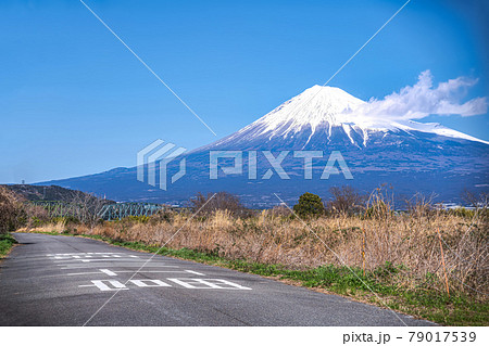 【静岡県】富士川から見る、冠雪した富士山 【静岡県】富士川から見る、冠雪した富士山 79017539