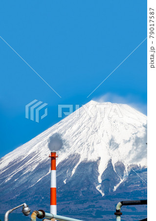 静岡県から見る、冠雪した富士山 静岡県から見る、冠雪した富士山 79017587