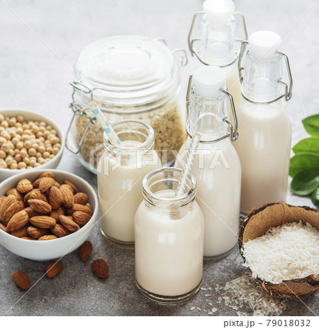 Alternative types of vegan milks in glass bottles 79018032