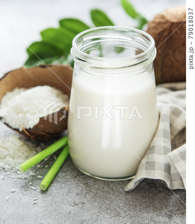 Fresh coconut milk Fresh coconut milk 79018037