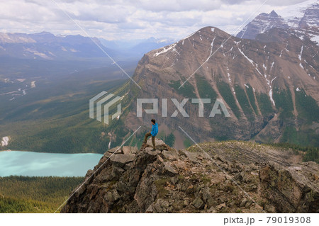 そこに立つ 79019308