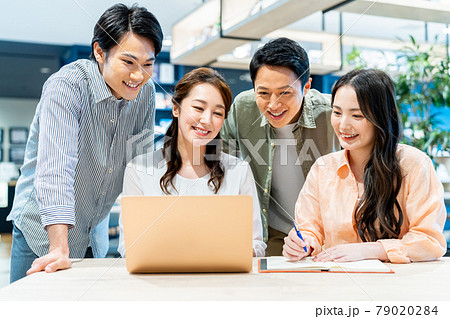 オフィスのスタッフ 撮影協力:Creadisce(丸善雄松堂株式会社) オフィスのスタッフ 撮影協力:Creadisce(丸善雄松堂株式会社) 79020284