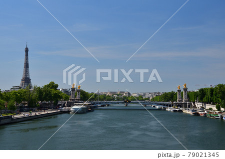 フランス・パリ、コンコルド橋から見たセーヌ川、2020年5月27日撮影。 フランス・パリ、コンコルド橋から見たセーヌ川、2020年5月27日撮影。 79021345