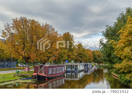 channel with barges, Leiden, Netherlands 79021412