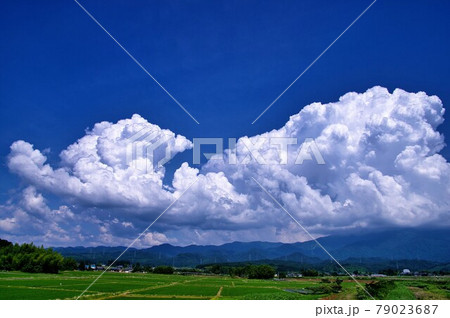 里山の青空と雲 里山の青空と雲 79023687