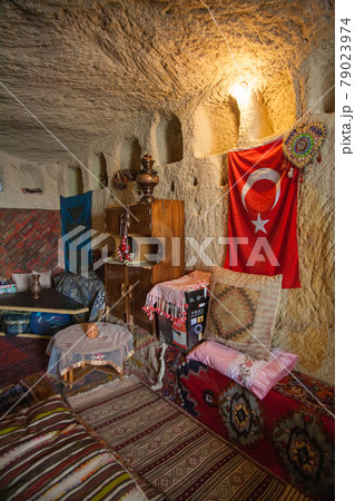 トルコ　世界遺産ギョレメ国立公園　洞窟での生活 79023974
