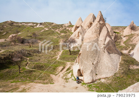 トルコ　ギョレメ国立公園　ギリシア人のキリスト教徒によって建設された地下都市 79023975