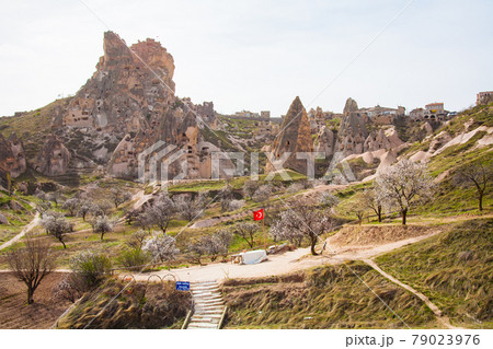 トルコ　世界遺産　ギリシア人のキリスト教徒によって建設されたギョレメ国立公園 79023976
