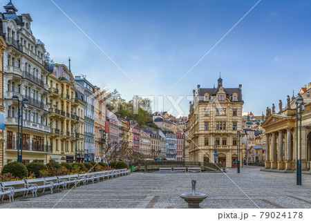 square in Karlovy Vary, Czech republic 79024178