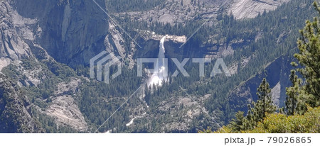 滝の風景 79026865