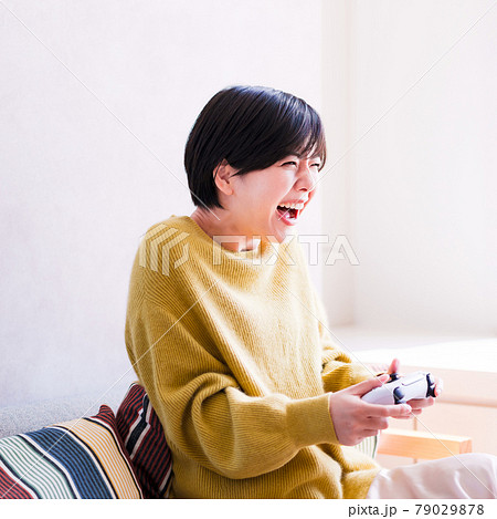 eスポーツ　オンライン対戦　ゲーム配信　ゲーム実況　【 コロナ禍 ニューノーマル 】 79029878