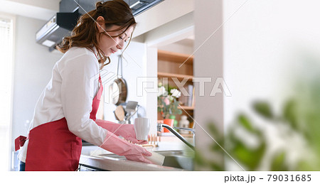 家事代行サービスのスタッフさん 79031685