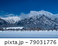 大町市から見る北アルプスの雪景色 79031776