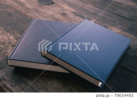 二冊の本 二冊の本 79034403