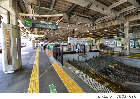 2020年夏、奥羽本線の及位駅から新庄駅間車両からの車窓風景 79034636