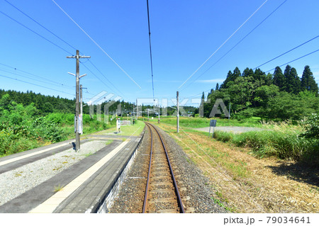 2020年夏、奥羽本線の及位駅から新庄駅間車両からの車窓風景 2020年夏、奥羽本線の及位駅から新庄駅間車両からの車窓風景 79034641