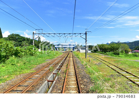 2020年夏、奥羽本線の及位駅から新庄駅間車両からの車窓風景 79034683