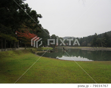 秋の景色と自然の風景 79034767