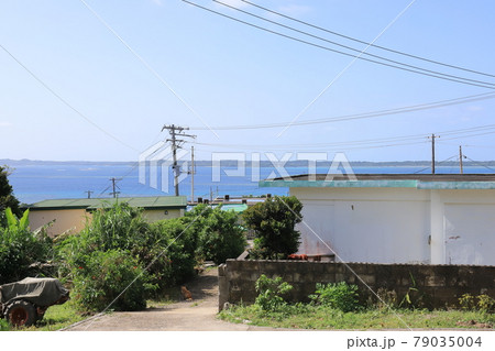 沖縄　宮古島市　大神島　島の風景 79035004