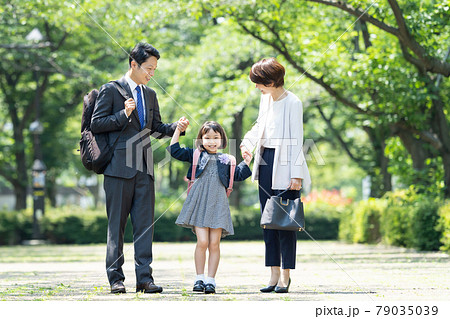 親子 入学式 ファミリーイメージ 79035039
