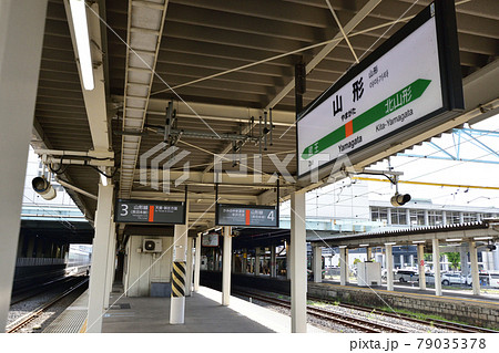 2020年夏、山形線の新庄駅から赤湯駅間の車窓風景と駅風景 79035378