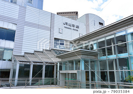 2020年夏、山形線の新庄駅から赤湯駅間の車窓風景と駅風景 79035384