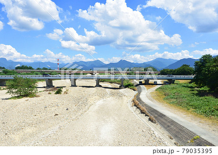 2020年夏、山形線の新庄駅から赤湯駅間の車窓風景と駅風景 79035395