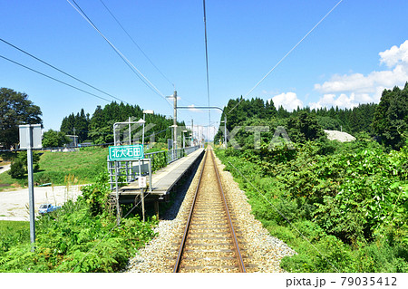 2020年夏、山形線の新庄駅から赤湯駅間の車窓風景と駅風景 2020年夏、山形線の新庄駅から赤湯駅間の車窓風景と駅風景 79035412