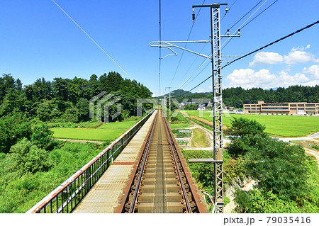 2020年夏、山形線の新庄駅から赤湯駅間の車窓風景と駅風景 79035416
