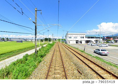 2020年夏、山形線の新庄駅から赤湯駅間の車窓風景と駅風景 79035419