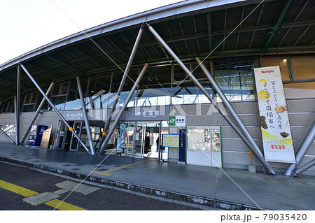 2020年夏、山形線の新庄駅から赤湯駅間の車窓風景と駅風景 2020年夏、山形線の新庄駅から赤湯駅間の車窓風景と駅風景 79035420